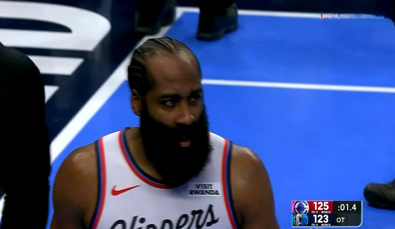 哈登这场是真拼疯了。51分钟全场跑，砍41分还带14篮板10助攻，直接把快船扛赢