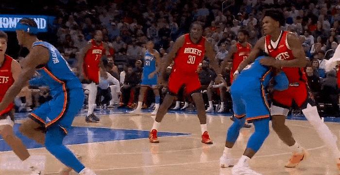 雷霆旧主帽新王！福兰特这球提气！
在今天NBA揭幕战火箭对阵雷霆的第一节比赛中，