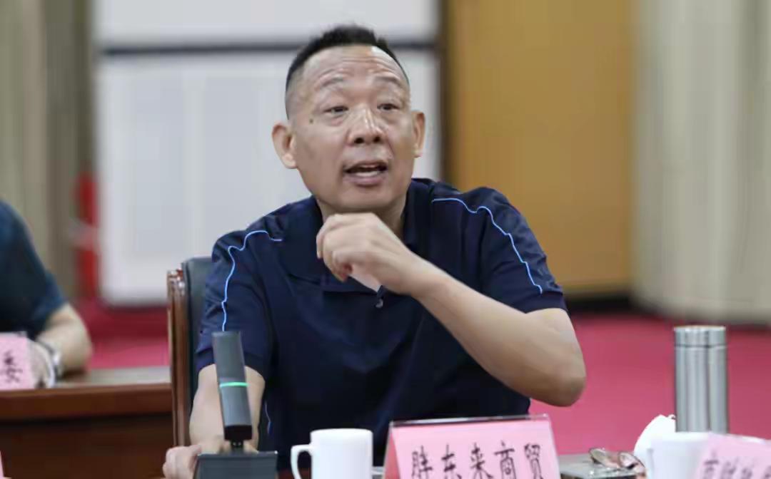 于东来官宣“年后退休”，这步“放下”比多少轮扩张都高明！很多老板学胖东来只学薪资