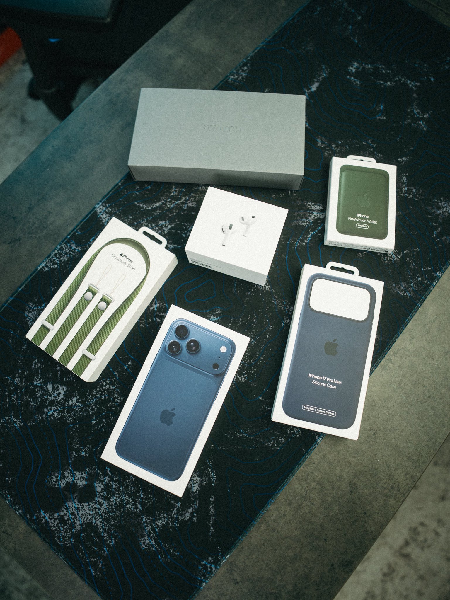 我管这个叫iPhone 17 Pro满配用户…[淡淡的] ​​​