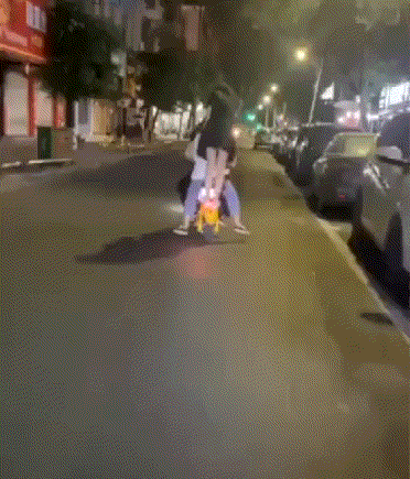 跟了八条街了，还好没有叫俺失望！