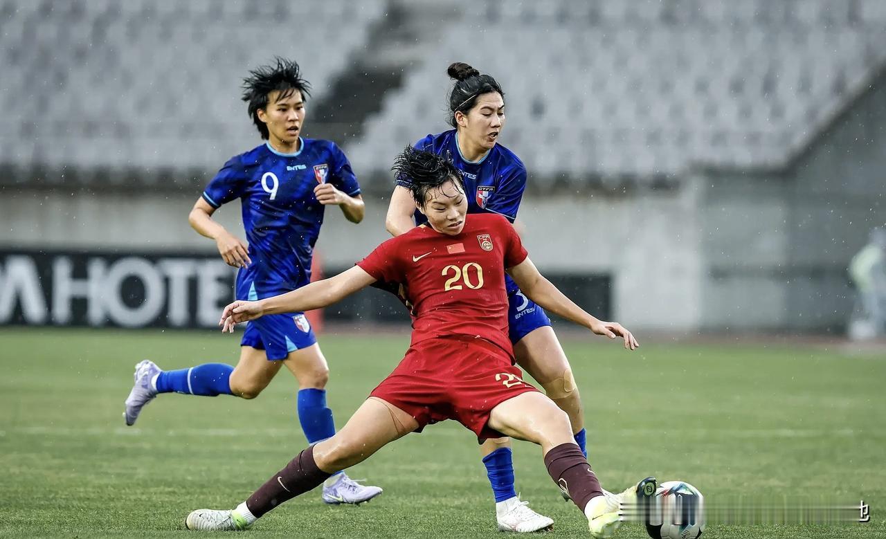 中国女足和日本女足闷平的比赛说实话双方都没有踢出高水平，比赛观赏性一般，不过东亚
