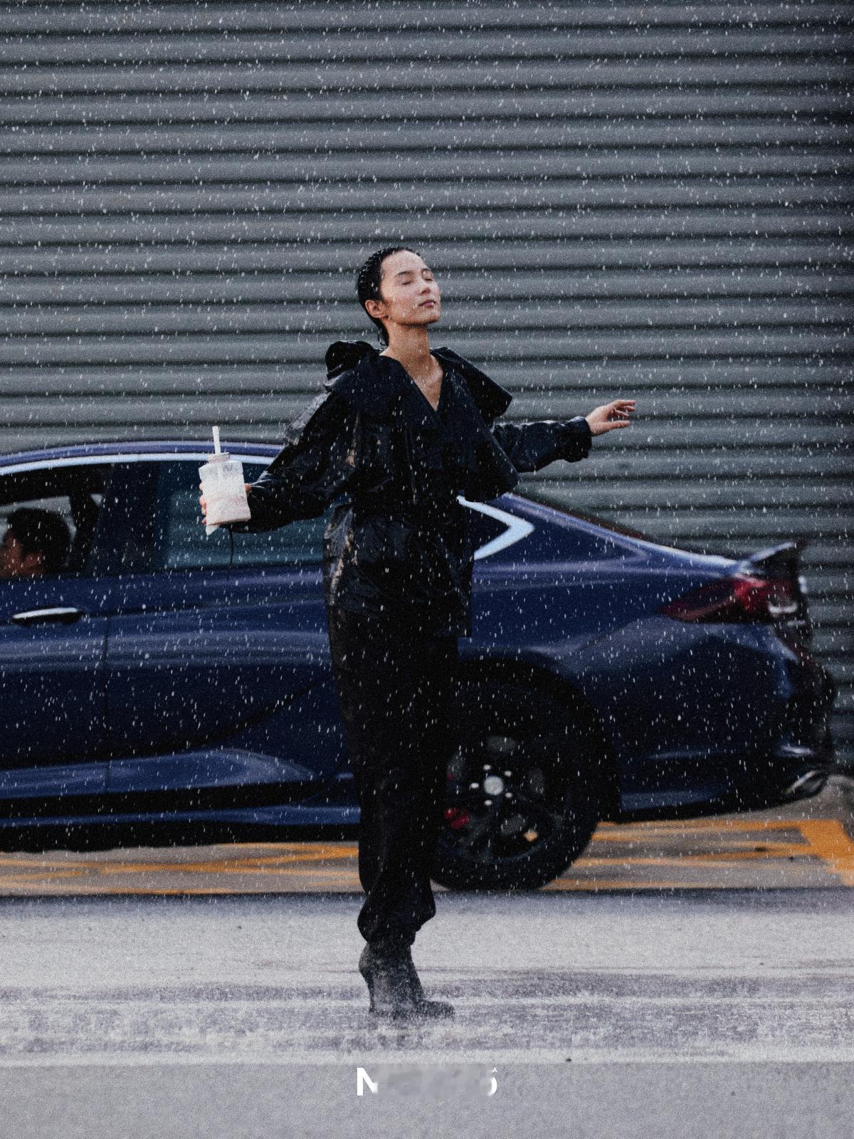 雎晓雯登上《Numéro》中文版2026年秋季刊封面，双方的第六次封面合作，品牌