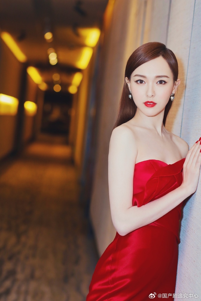 1. 唐嫣私下有请老师教英语，口语水平不错，跟歪果仁交流丝滑无障碍。2. 尹正对