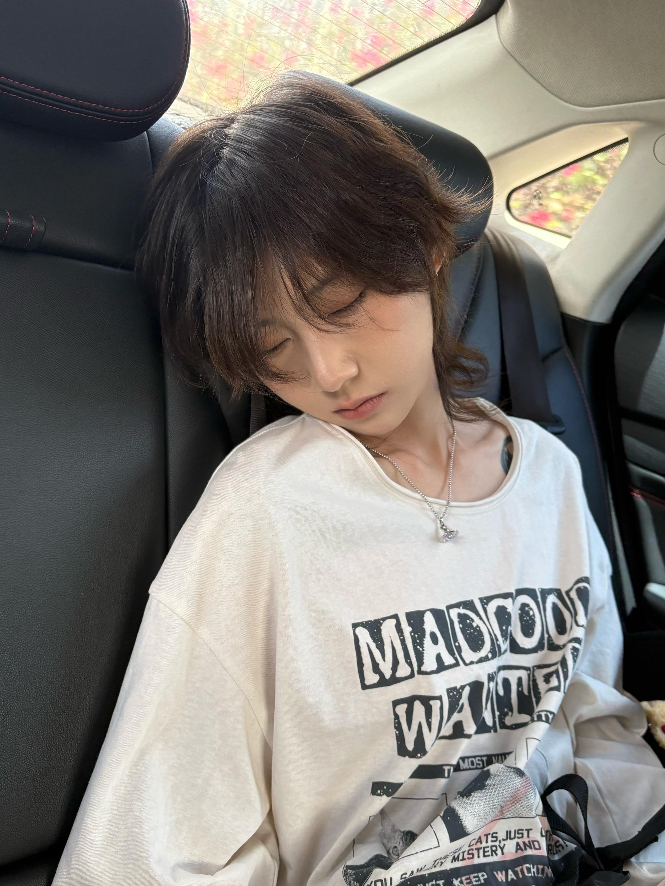 暗恋的人在旁边睡着了我该怎么办啊…