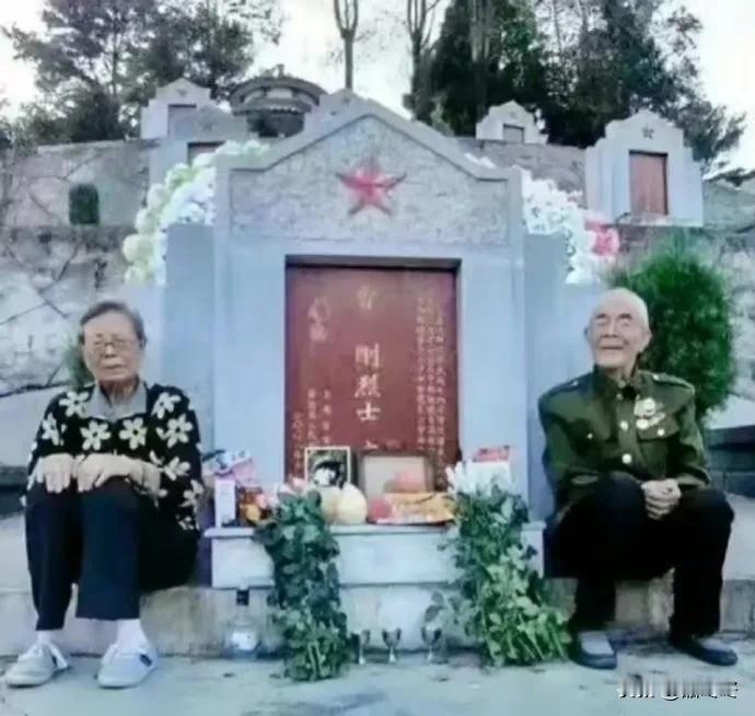 一张特殊的全家福！
青山有幸埋忠骨，山河无恙慰英魂！
#向英雄致敬# #致敬中国