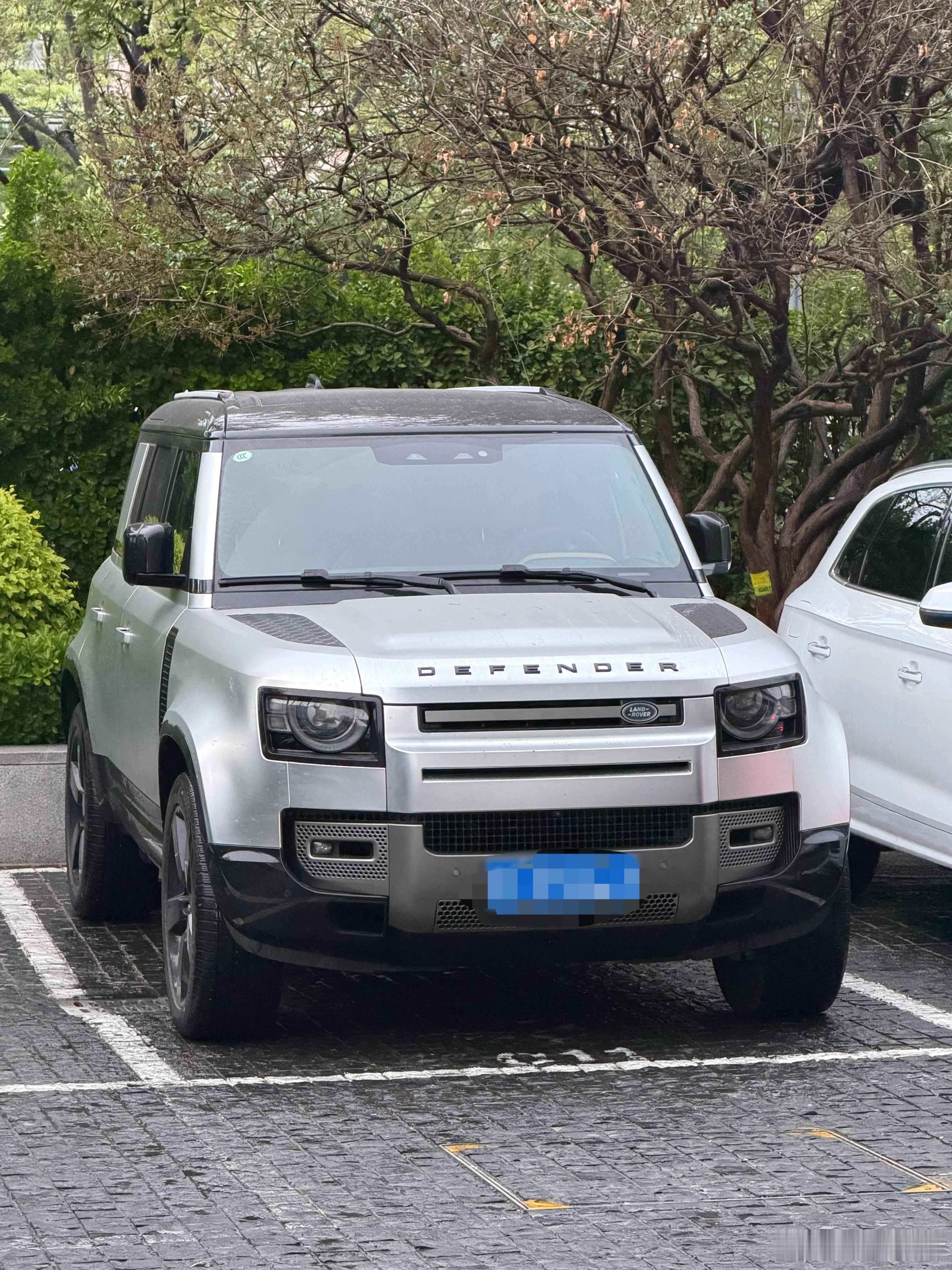 国内油价2026年首次下调我刚给我卫士加了一箱95我一算这亏了得有50块啊你这个