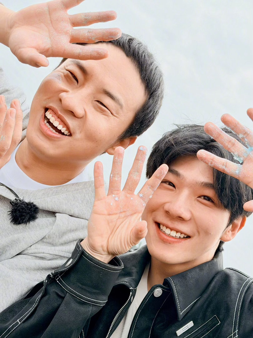 沈月拍出了徐志胜人生照片月月出品必属精品！沈月镜头下的徐志胜也是有内味了，出片就