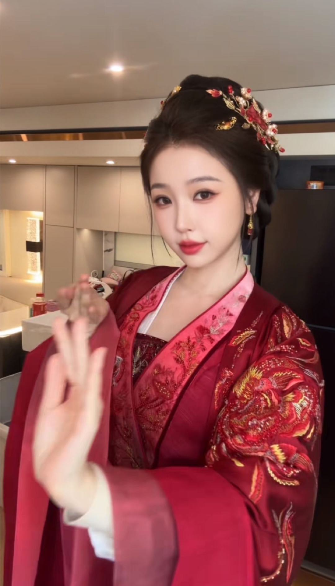 虞书欣红裙手势舞虞书欣云初手势舞这个主母萌成这样娱蜀黍