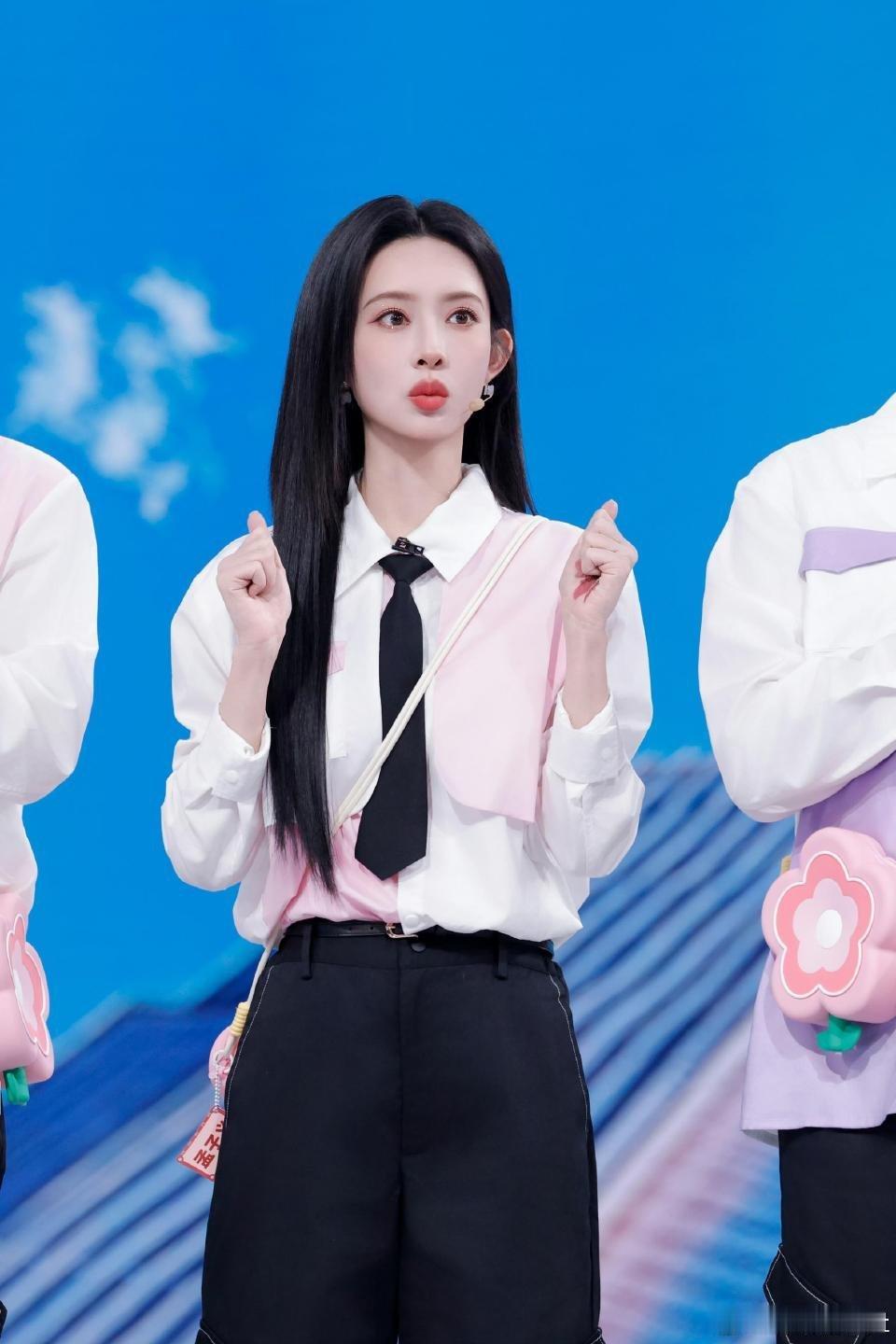 百花杀hi6剧宣 期待值拉满！孟子义何与携百花杀录制你好星期六，孟姐今日穿搭真的