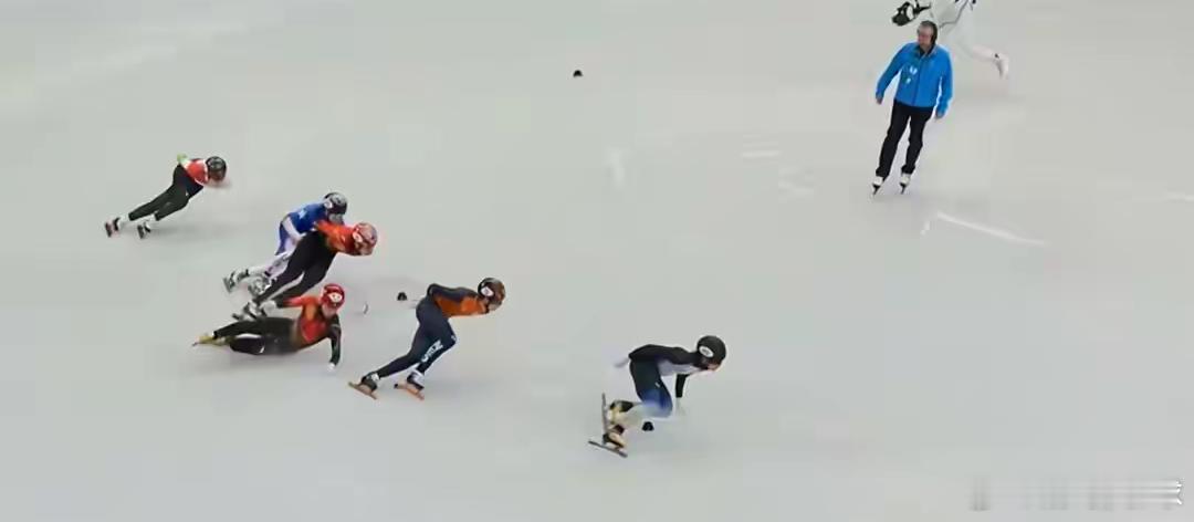 遗憾！米兰冬奥短道速滑男子1500米 刘少昂孙龙遭英国选手带倒无缘奖牌英国选手撞