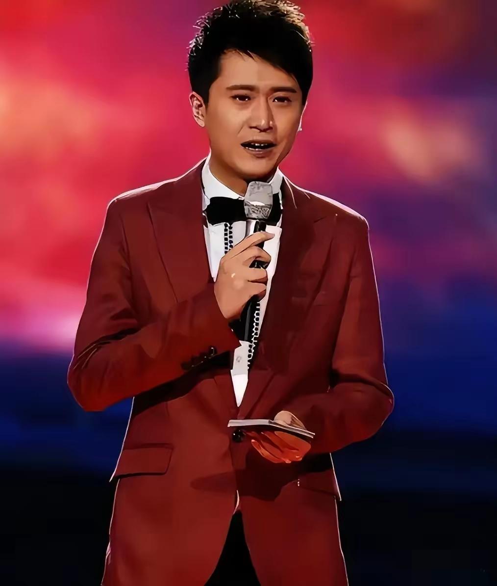 44岁杨帆又被派去春晚分会场！看到2026主持名单的瞬间，真替这位全能老将捏把汗