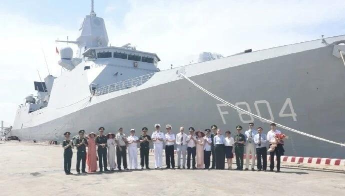5月31日，据社交媒体报道，昨天，荷兰海军F804德鲁伊特号护卫舰跑到越南海防港