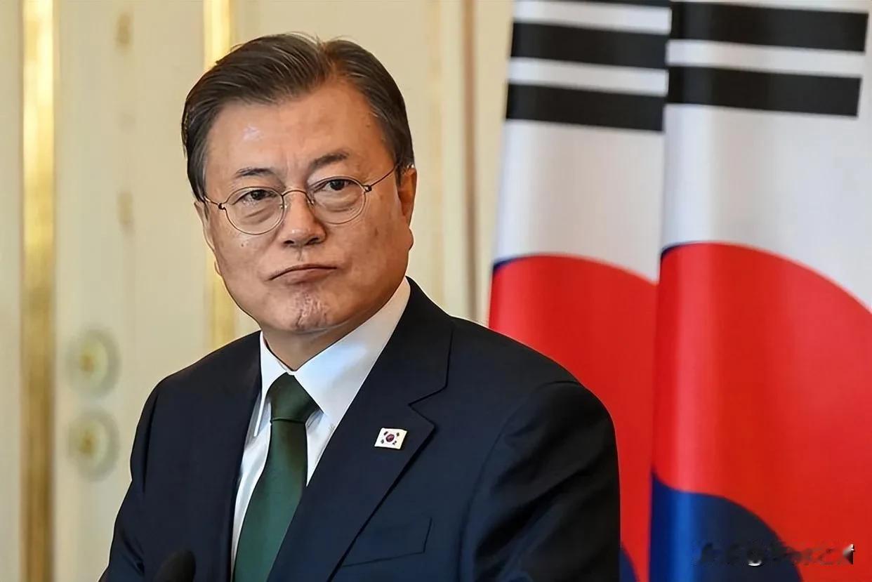 尹锡悦的总统宝座真的将不保了。朝国前总统文在寅发声指出弹劾尹锡悦已不可避免，呼吁