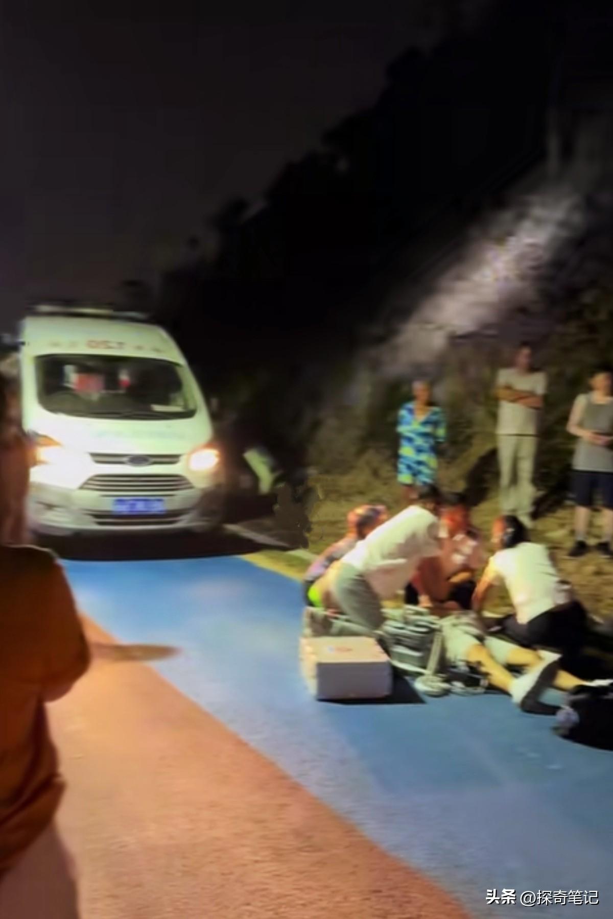 张雪峰这事才过几天，又一个跑步的又倒下了，还是夜跑。救护人员按压了一二十分钟还没