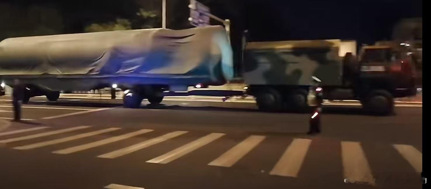 军迷和军盲这次估计都没话说了。前两天阅兵彩排，除了救护车之外基本上受阅装备就没有