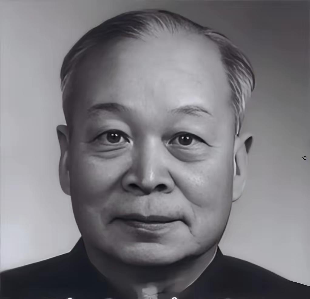 我就不信了还有人看到这位“中国原子弹之父”，不肯送上一束花，留下一颗爱心，为他说