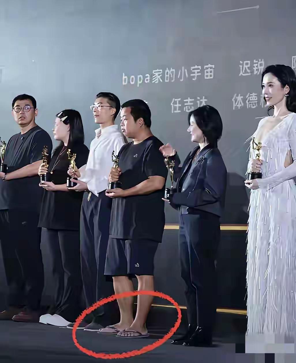 那应该怎么穿搭有标准答案么[灵光一闪]