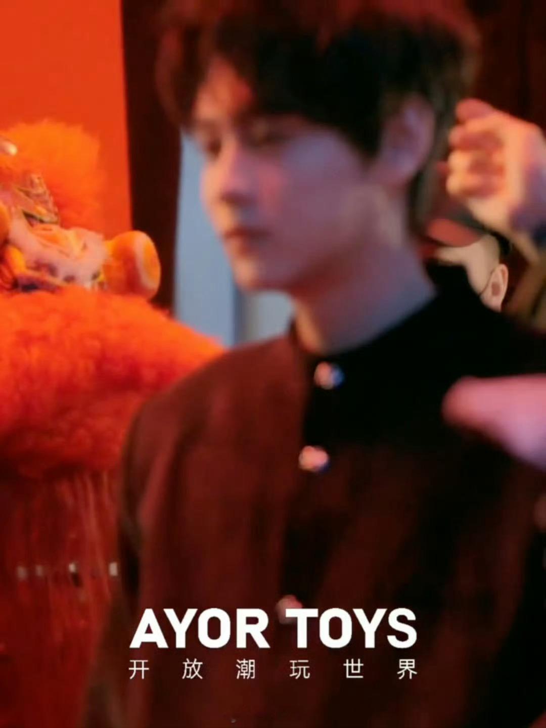 田栩宁舞狮独家花絮，新中式造型，一身正气，这个代言人太帅了，期待新品！