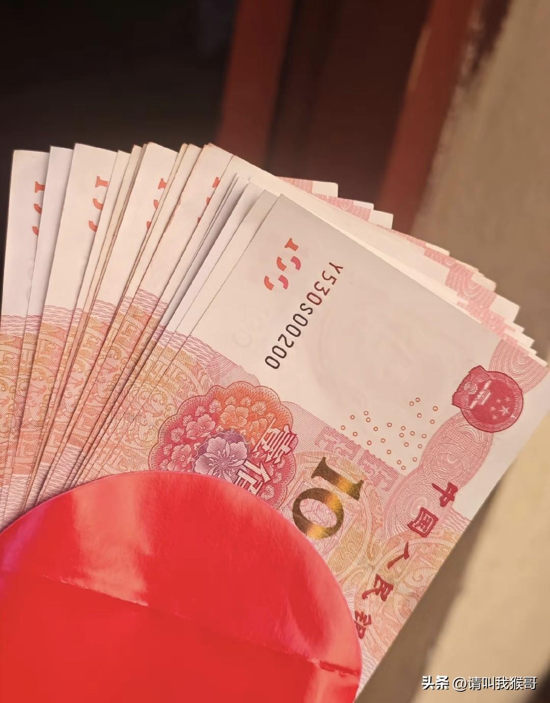 今年我们亲戚群里共同协商了两个规定，一是压岁钱统一定为50元，仅限于幼儿和在读书