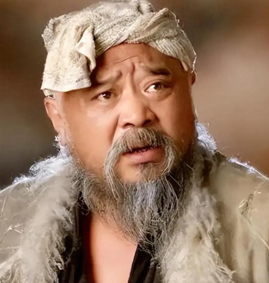 2025年7月，天津追悼会现场，李琦亲眼瞧见老友杨少华被烟酒折腾到肺衰竭撒手，为