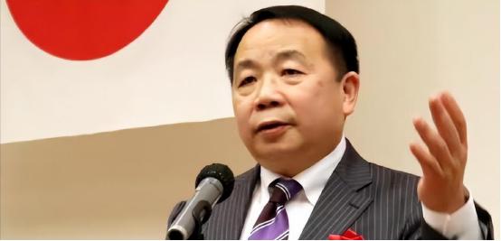 4月22日，就在126名日本议员集体去靖国神社“拜鬼”的同一天，队伍里有一个让中