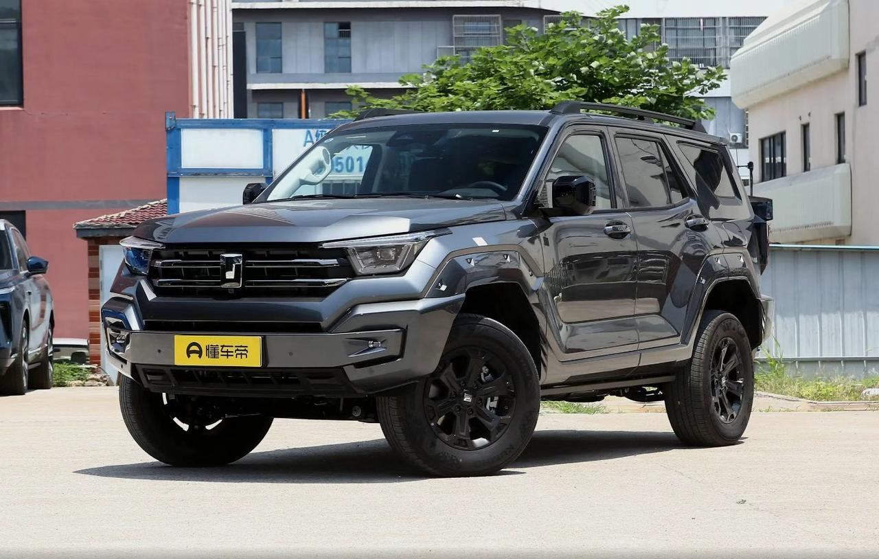 最近后台老有朋友问我：“20万出头能不能拿下一台二手坦克400 Hi4-T？”说