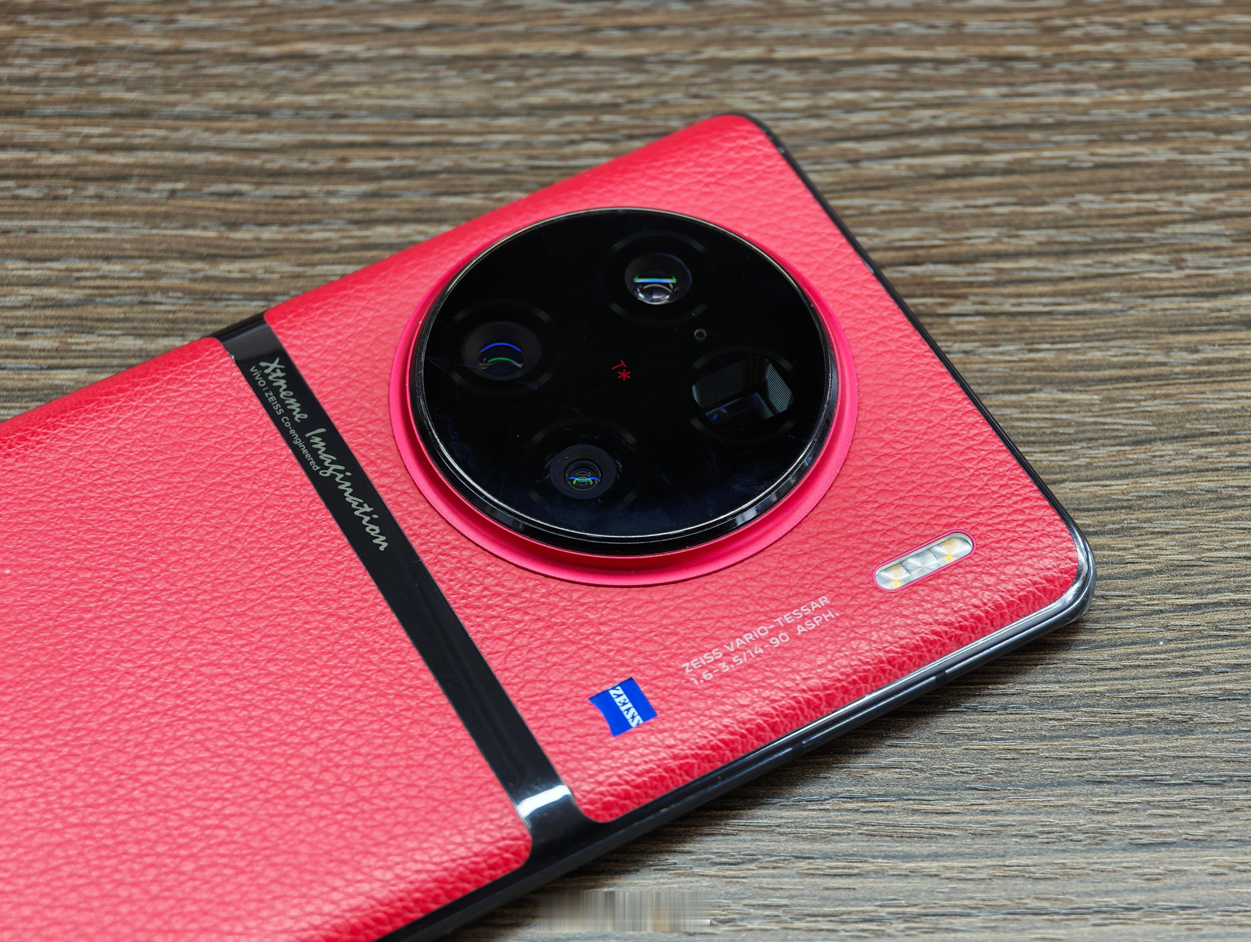 这一代的几台国产Ultra都采用了拼接的设计，这让我想起了当年的的X90 Pro