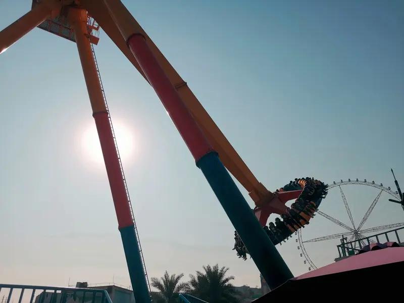 这就是珊瑚镇体量最大也最隐秘的金融引擎——城投债。
 
镇长为了让珊瑚镇的居民生