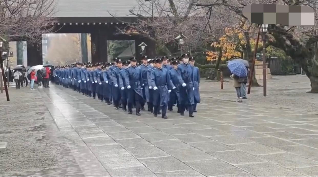 日本人一直没有对他们侵略别国的历史进行反省和道歉过，他们的防卫大学每年都会组织学