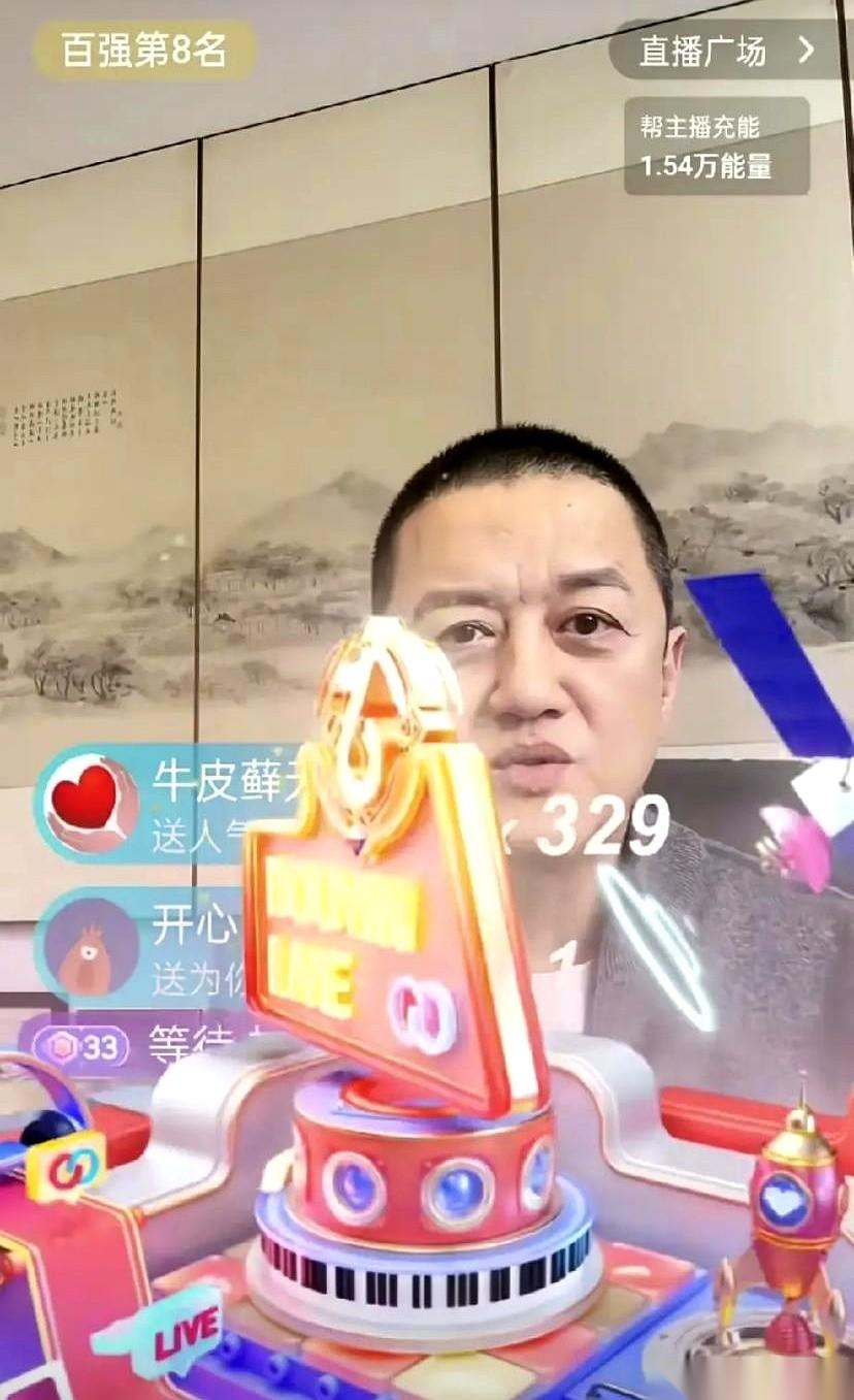 一个“神秘大哥”哐当一下，
拍走一把五位数的紫砂壶。
留言说：为23000个孩子