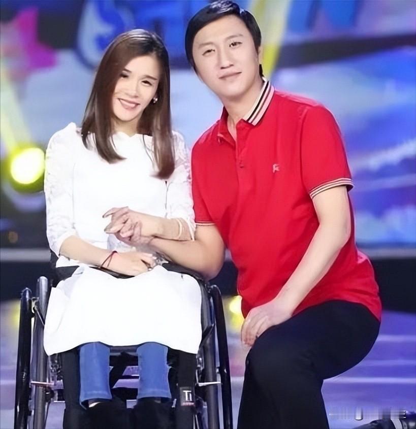 1998年，桑兰瘫痪后拿到了1000万美金的赔偿。就在这个时候，照顾了桑兰9年的