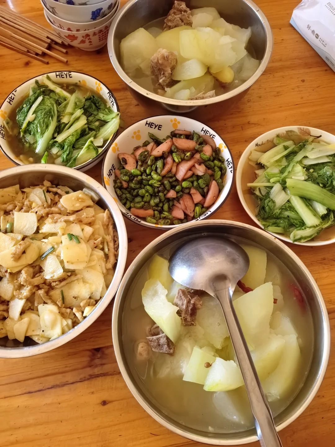 孕中期小孕妇国庆第二顿放纵餐，全家参与