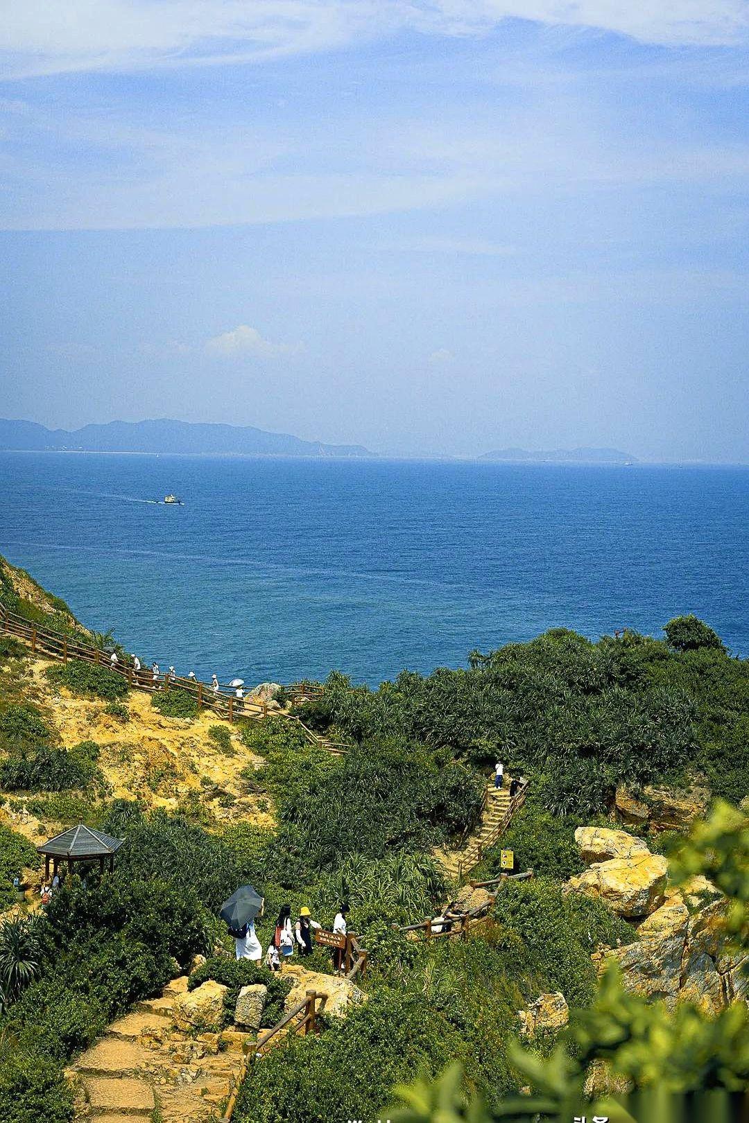 手机一关，管他什么“马到功成”“万马奔腾”，我一个字都不想看。
那张写着2026