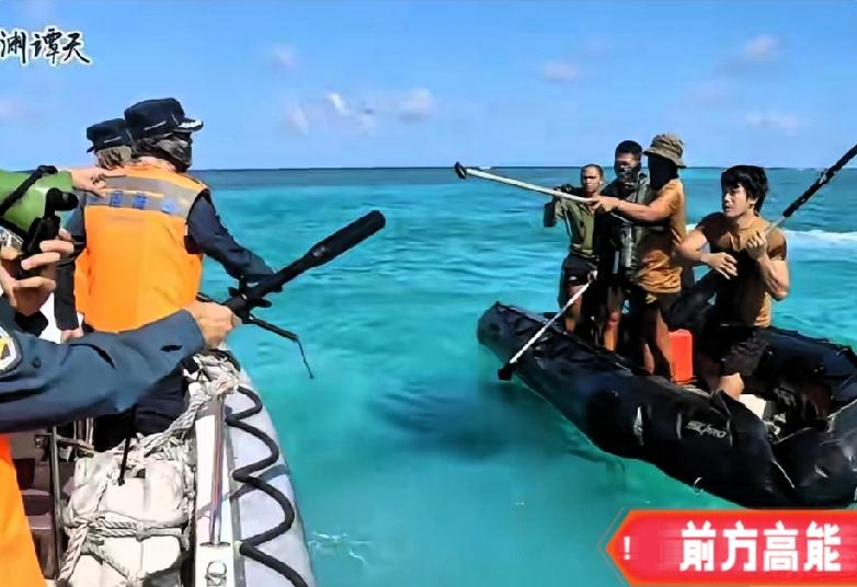 根据中国官方通报，7月20日当天，菲律宾非法“坐滩”军舰释放两艘橡皮艇，不顾中方