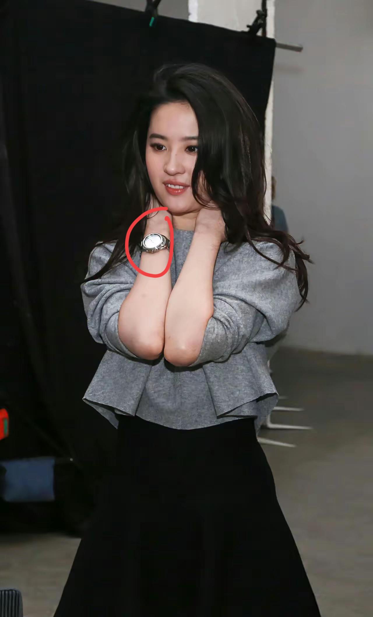 刘亦菲带的是什么牌子手表，非常大气