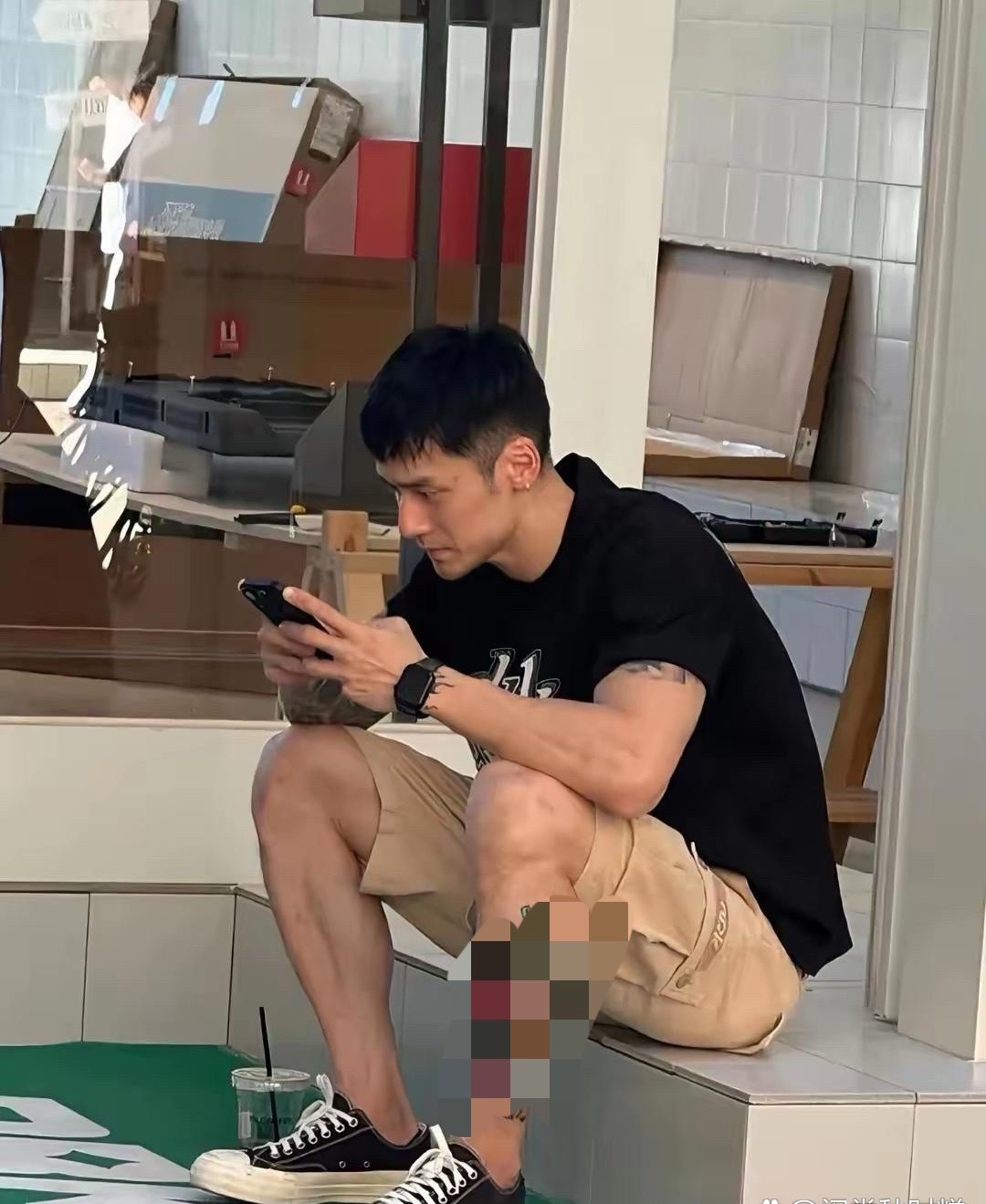34岁蒋劲夫杭州被偶遇，面色憔悴变化好大，完全没了昔日的精气神儿 