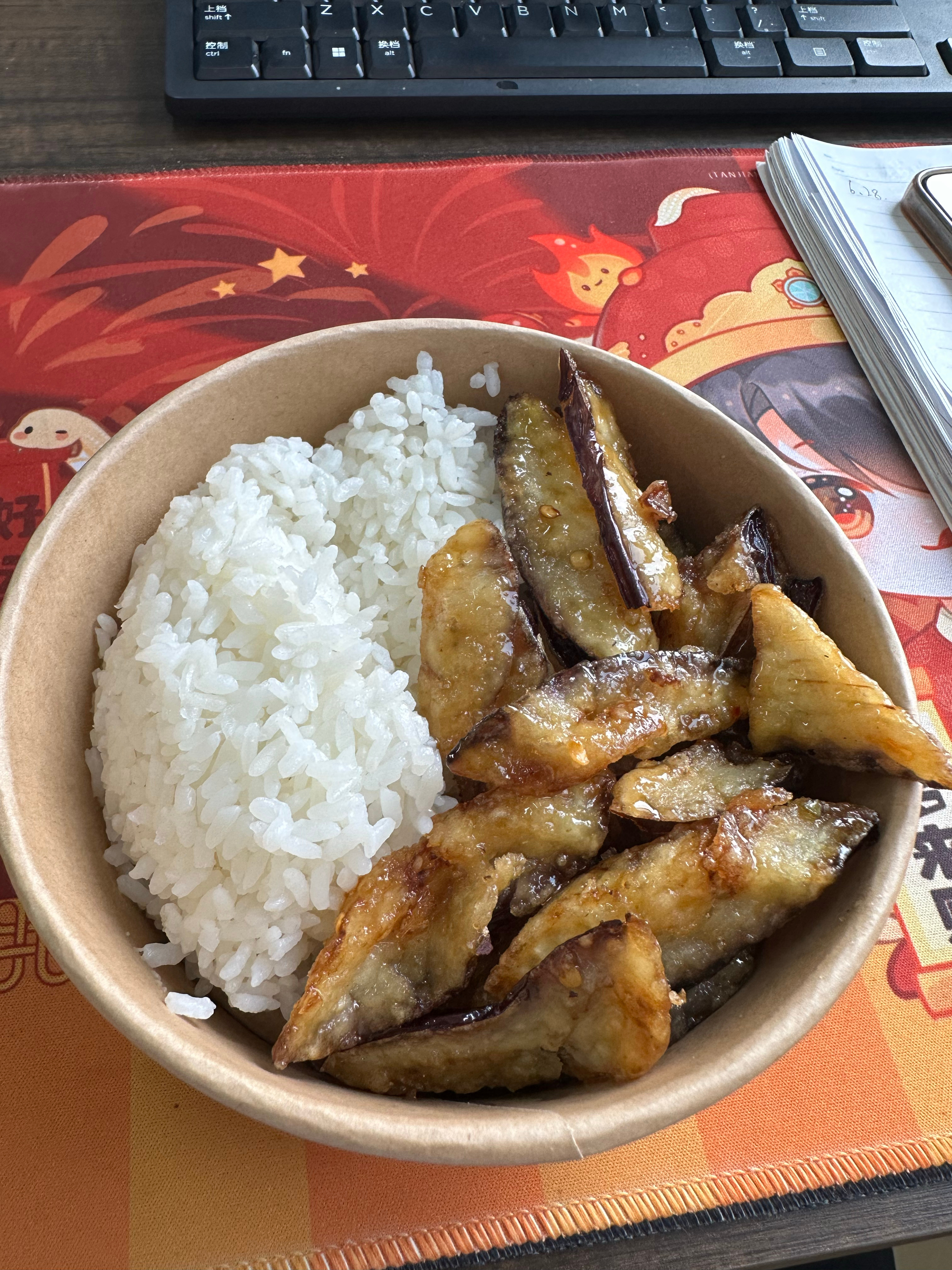 本来减肥不想吃饭的，但是！！食堂做了茄条！！！ 