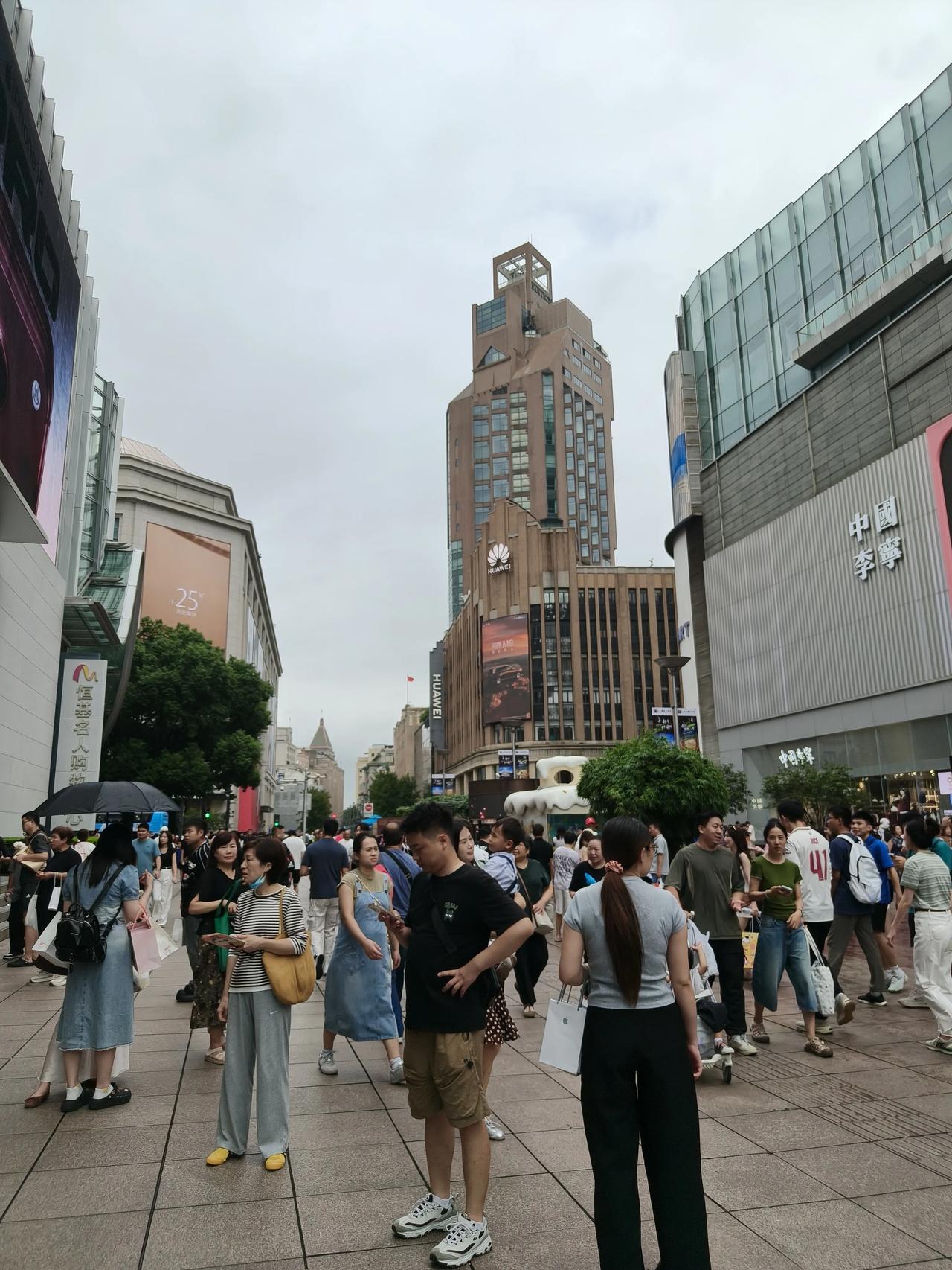 秋日美景随手拍实景图分享！

周末逛街随手拍…南京东路

步行街人好多…大概是旅