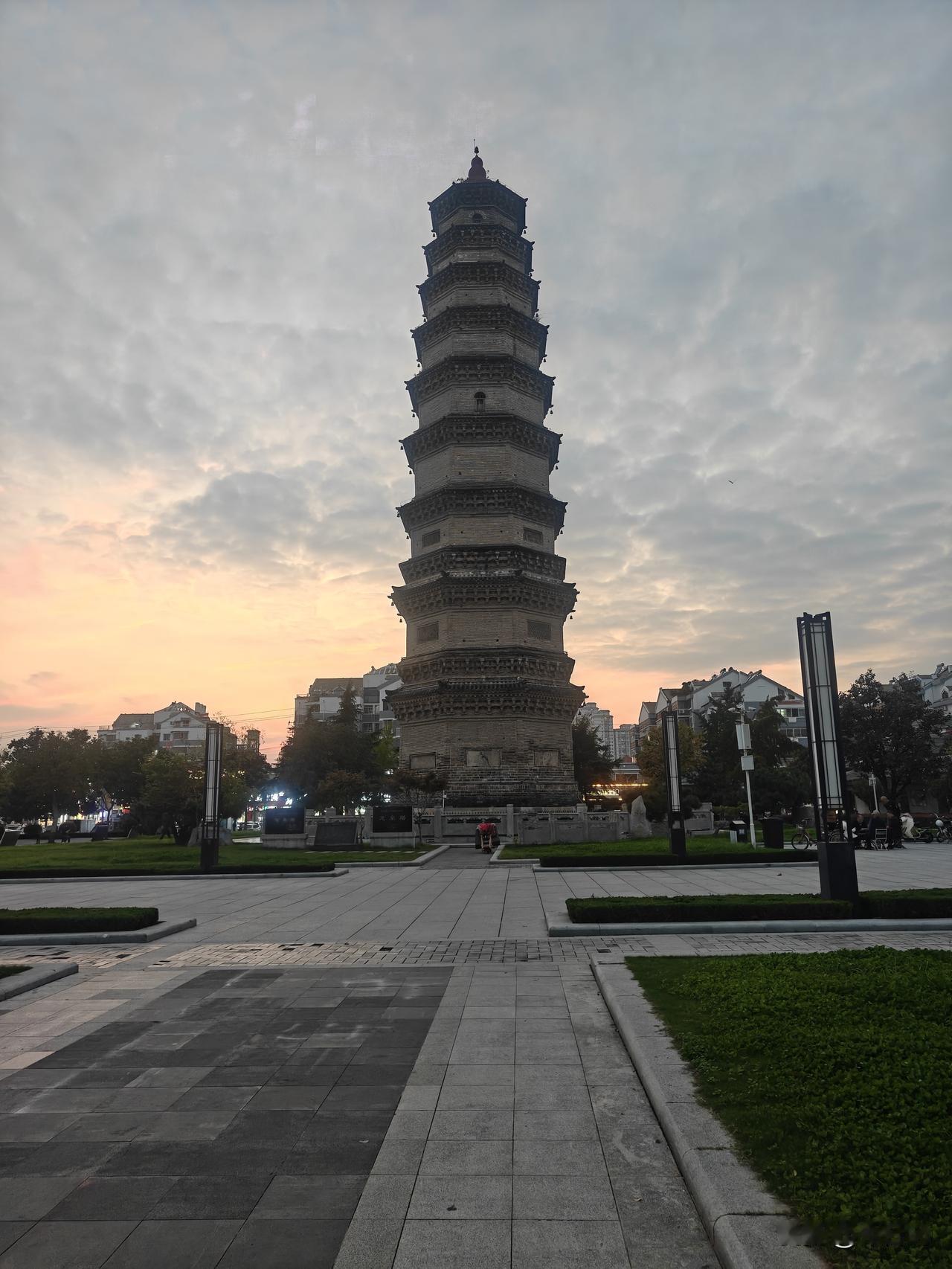 猜猜这是哪里，
猜猜明天的天气怎么样？