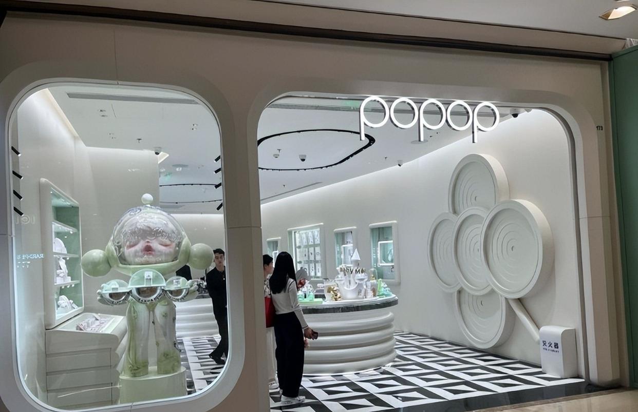 凌晨三点，当大多数人还在沉睡时，泡泡玛特创始人王宁做了一个决定：将伦敦定为欧洲总