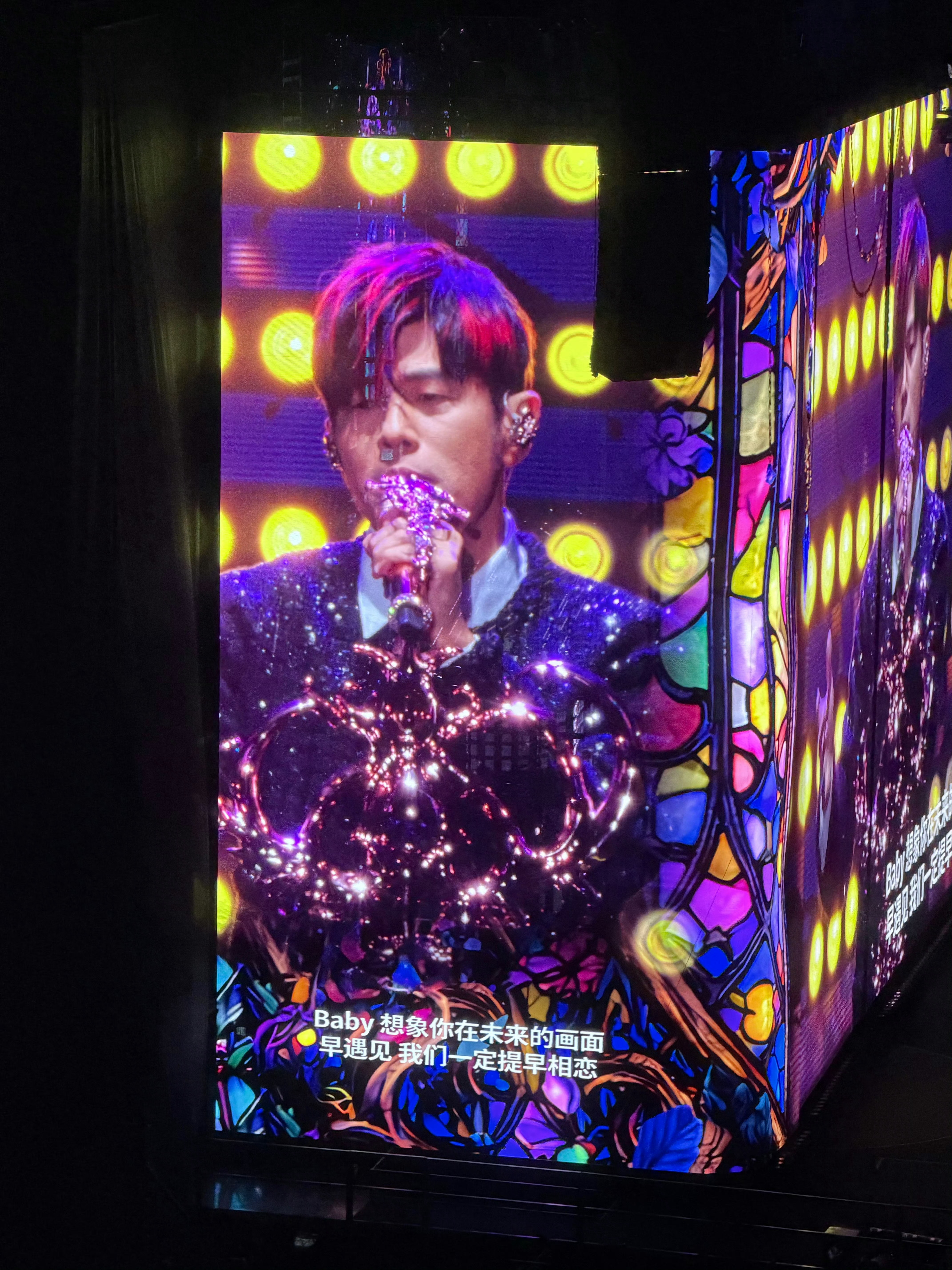 被周杰伦舞台浪漫哭了周杰伦才是真的浪漫疯子没人能抵挡周杰伦的浪漫魔法！粉色星海温