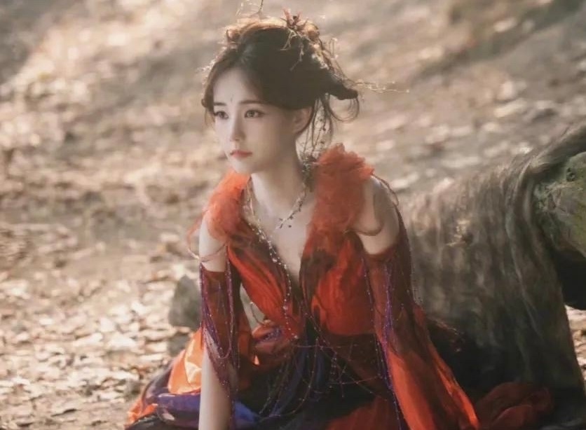 白鹿、李一桐两位美女，撞脸撞造型，会不会让人更脸盲 
