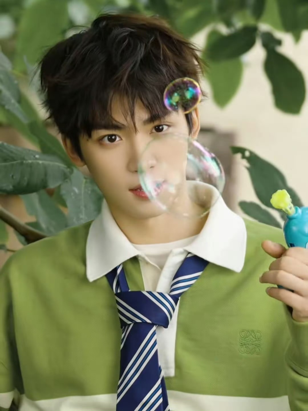 梓渝电影杀青梓渝杀青快乐！大荧幕首秀，期待《心动保单》，期待梓渝新杂志！期待梓渝