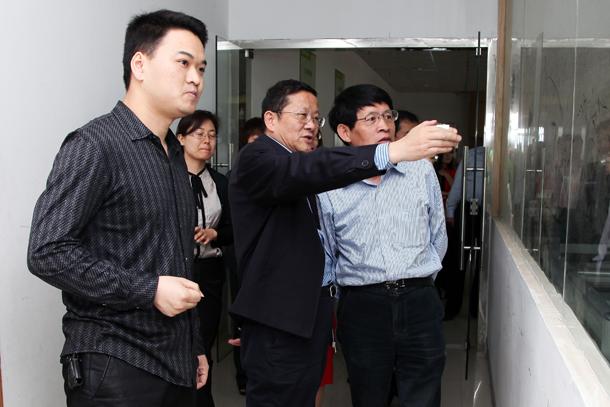 追觅创始人俞浩手机被曝关机，相关消息带动关联上市公司股价波动
 
市场传出追觅创