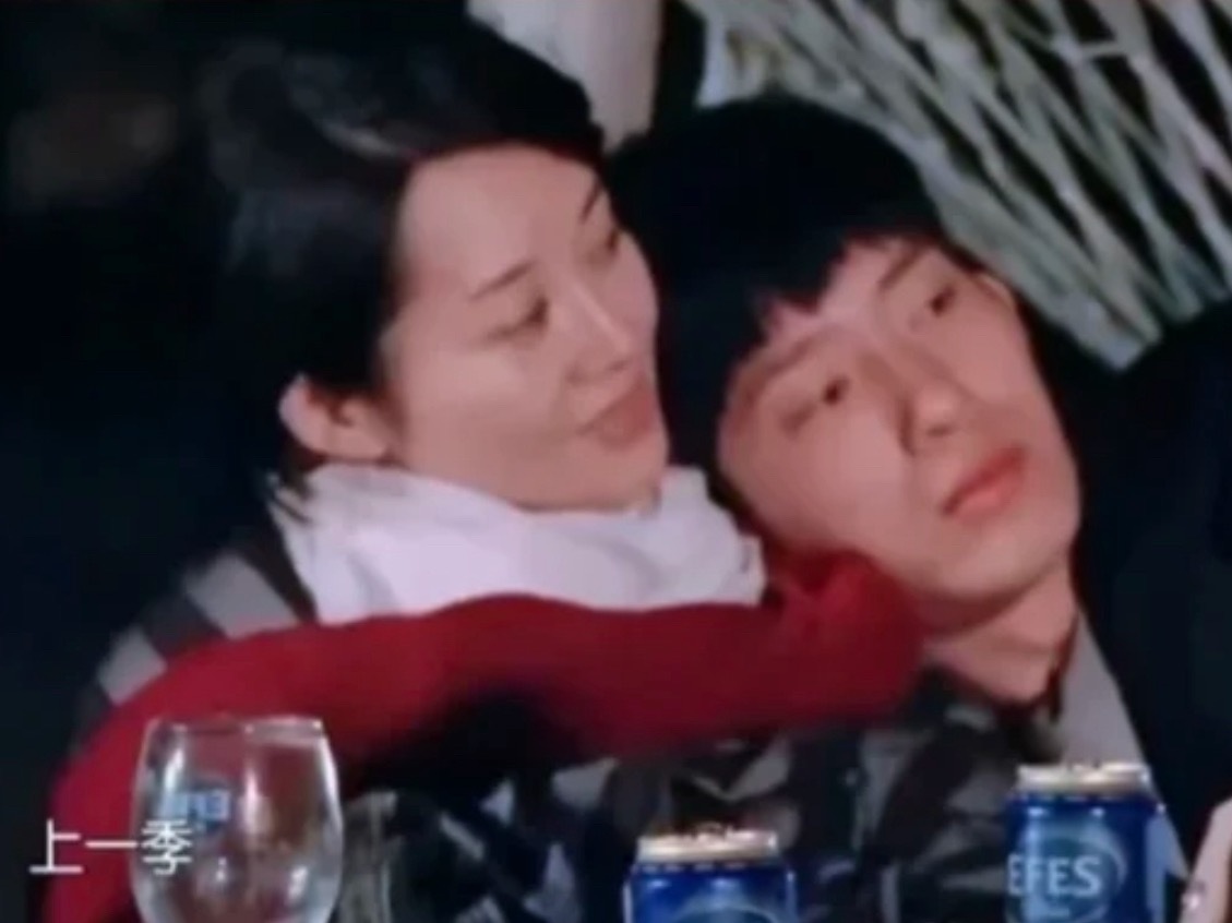 井柏然沩啥躺在许晴怀里啊我没看过花少二，我只是疑惑为啥井柏然会躺在许晴怀里。。。