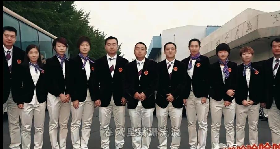 翻到十年前国乒出征的珍贵照片，瞬间被拉回热血时光✨ 李隼、刘诗雯、丁宁、李晓霞、