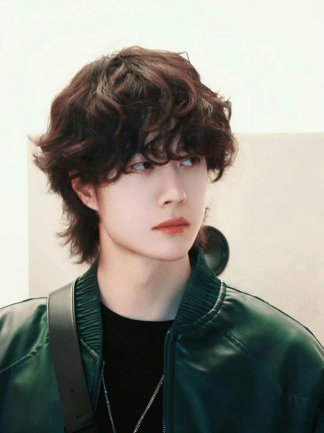 王一博，掌管氛围感的神。