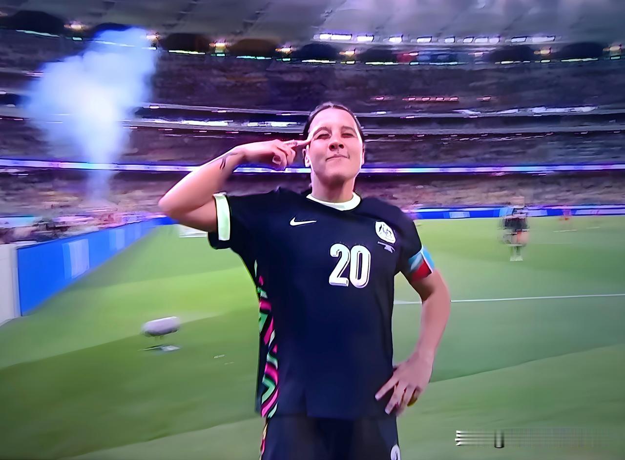 不喜欢这个33岁的拽女人！
不仅娶了一个漂亮老婆，
还进一球淘汰了中国女足。
