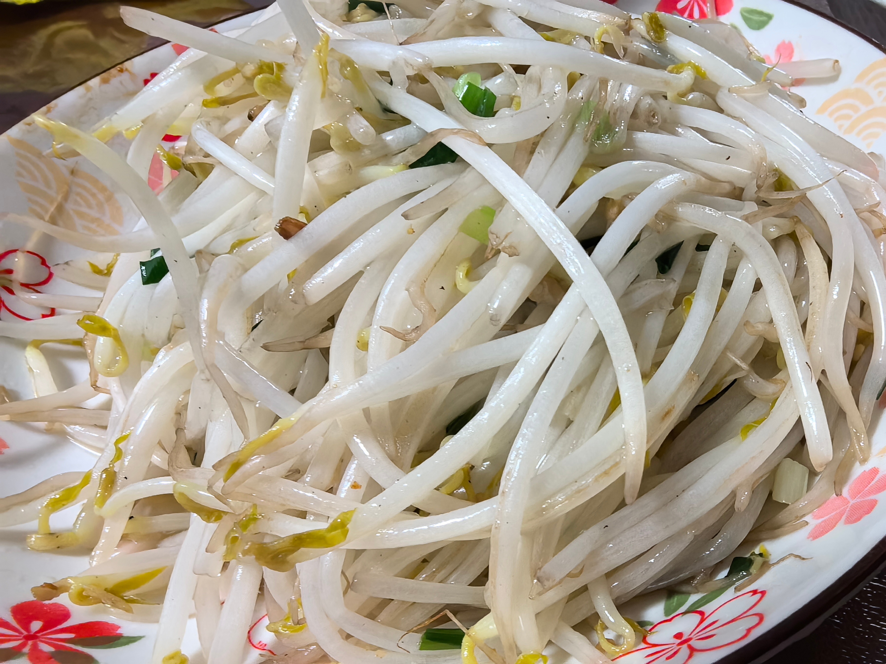 #芜湖家常菜# 做了简单的三个菜，清炒绿豆芽、糖醋带鱼、大白菜炖粉条。这三个菜简